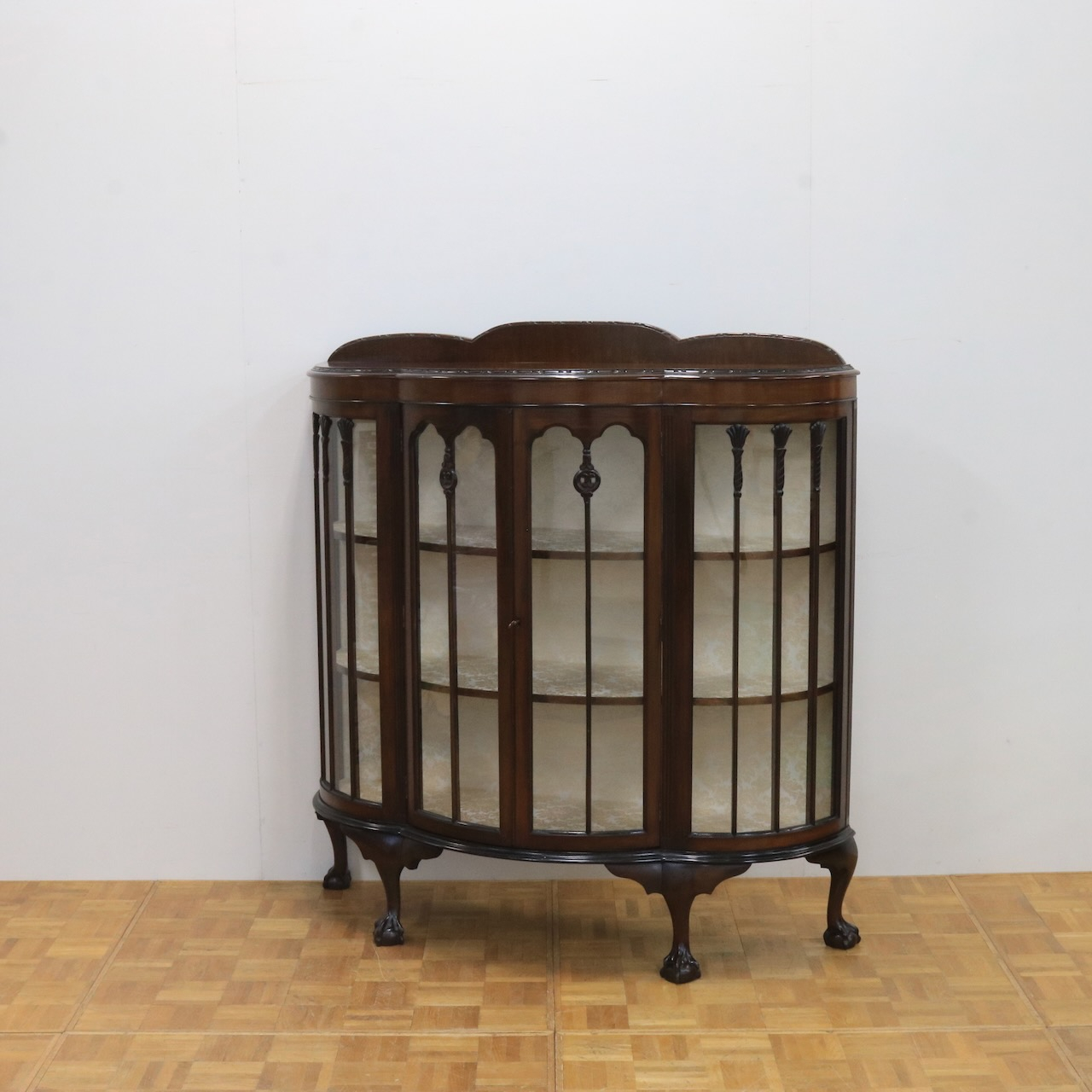 グラスキャビネット