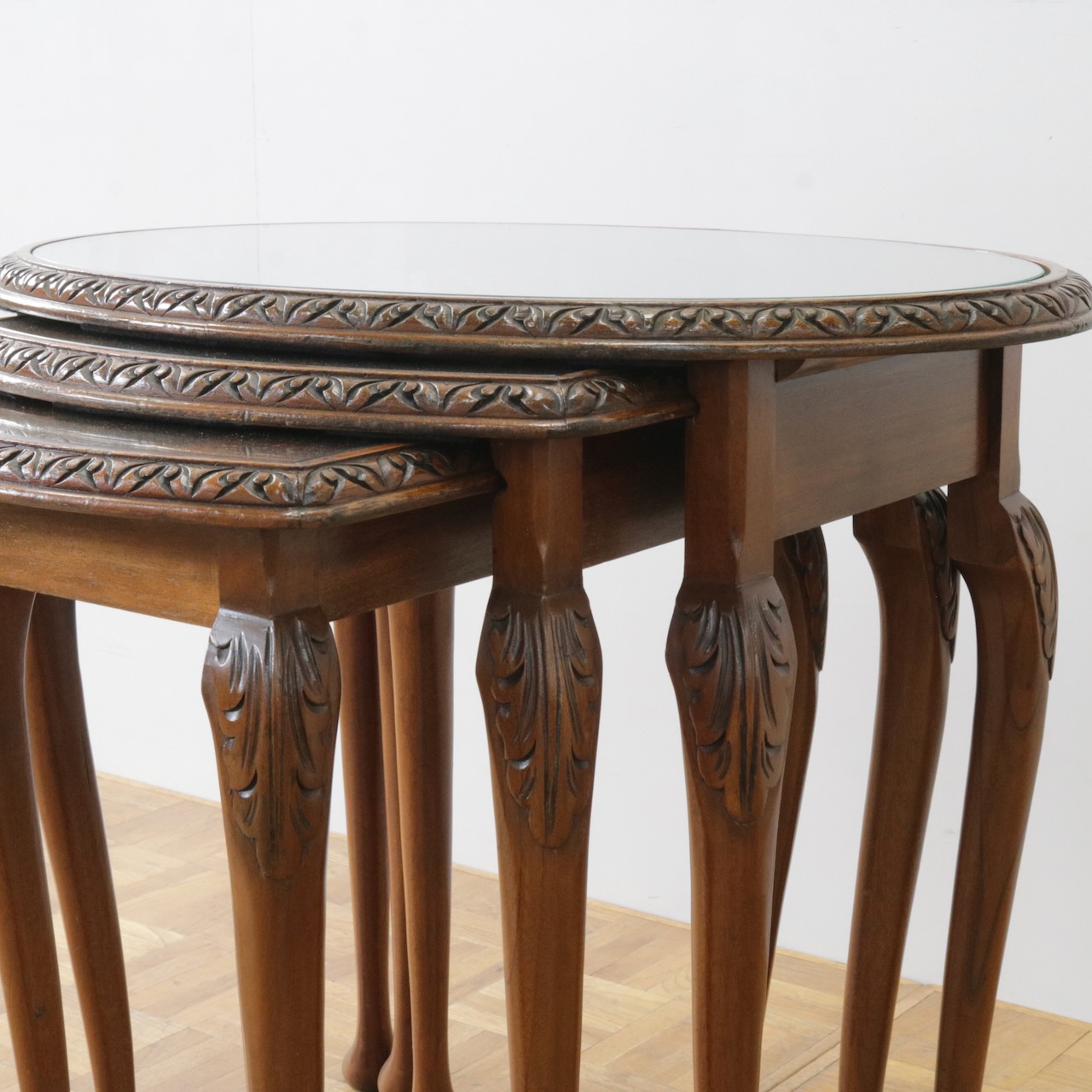 ネストテーブル