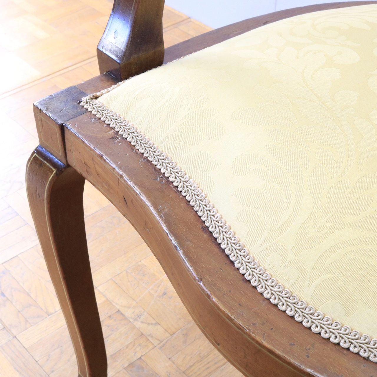 アームチェアー