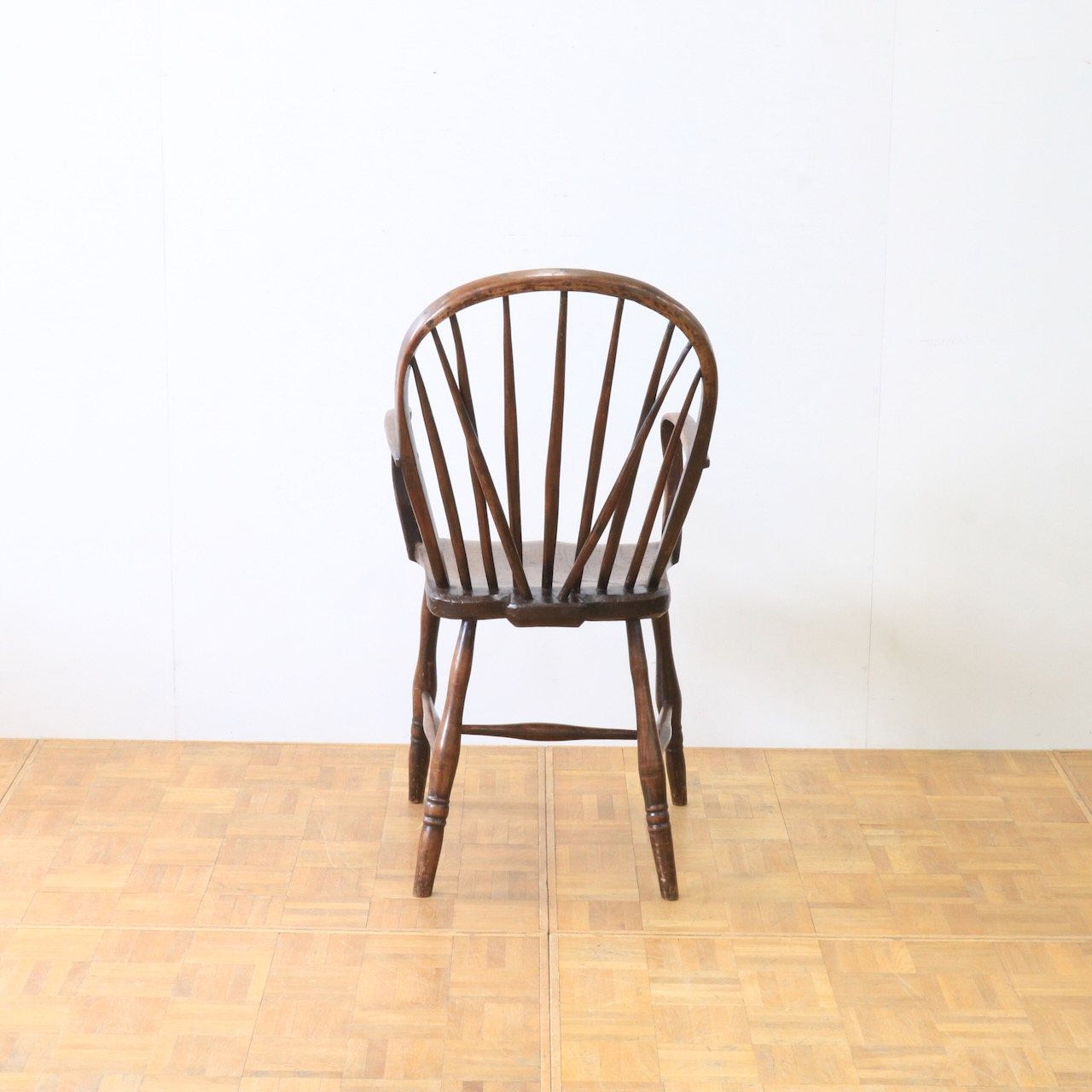 アームチェアー