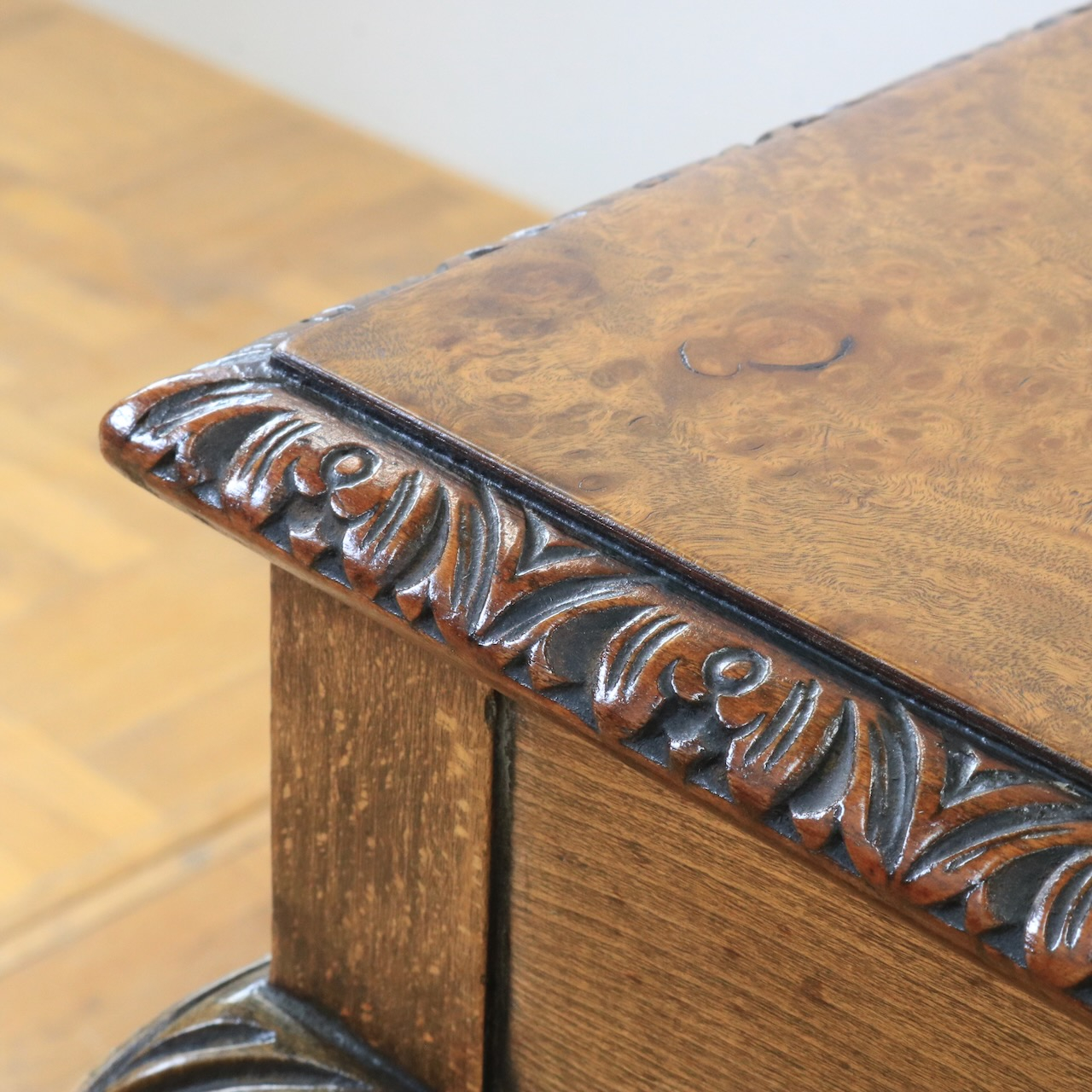 コーヒーテーブル