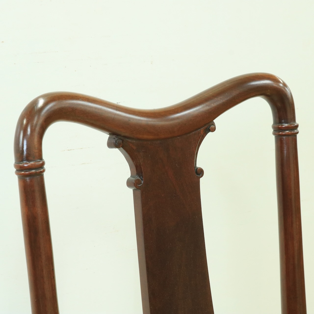 クイーンアンチェアー