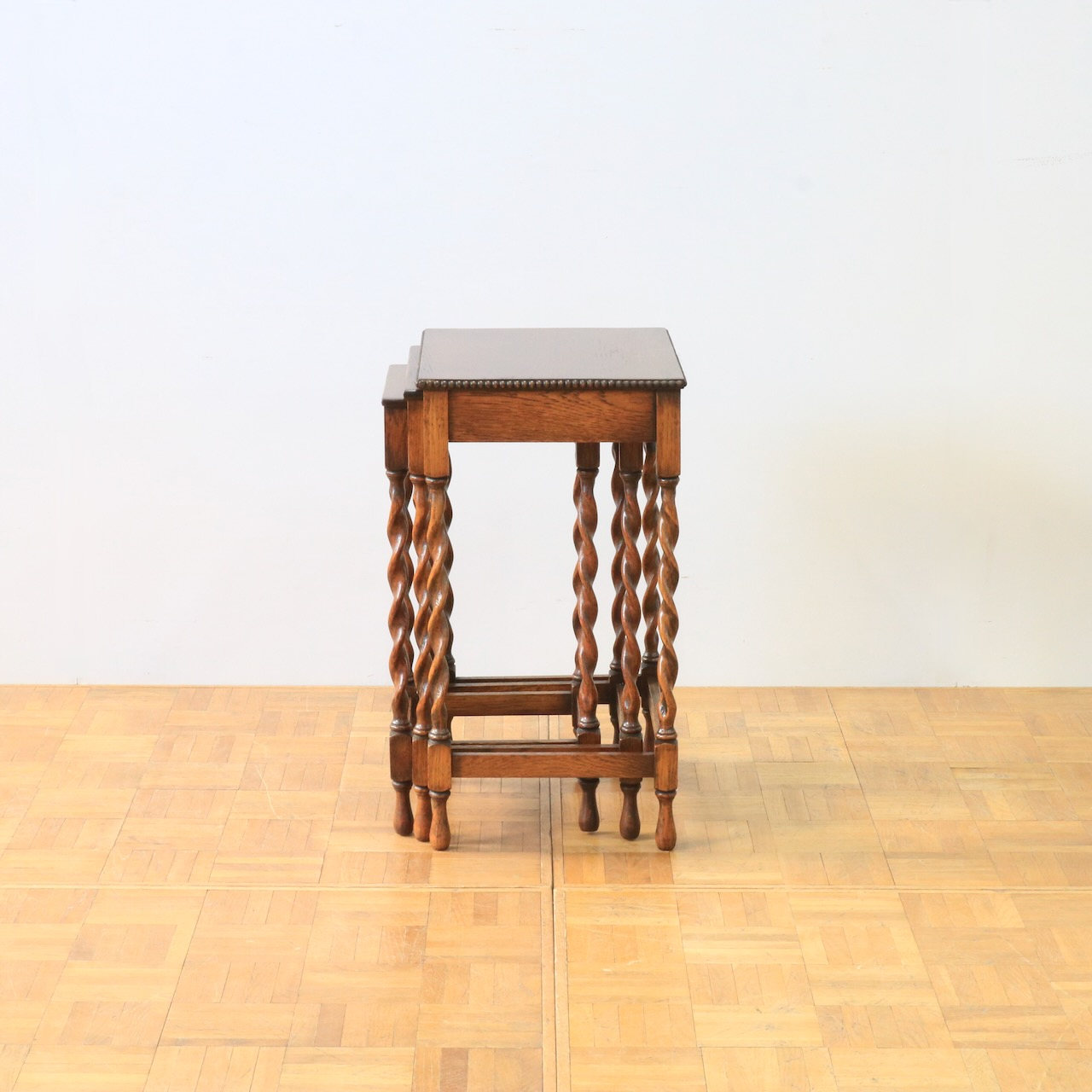 ネストテーブル