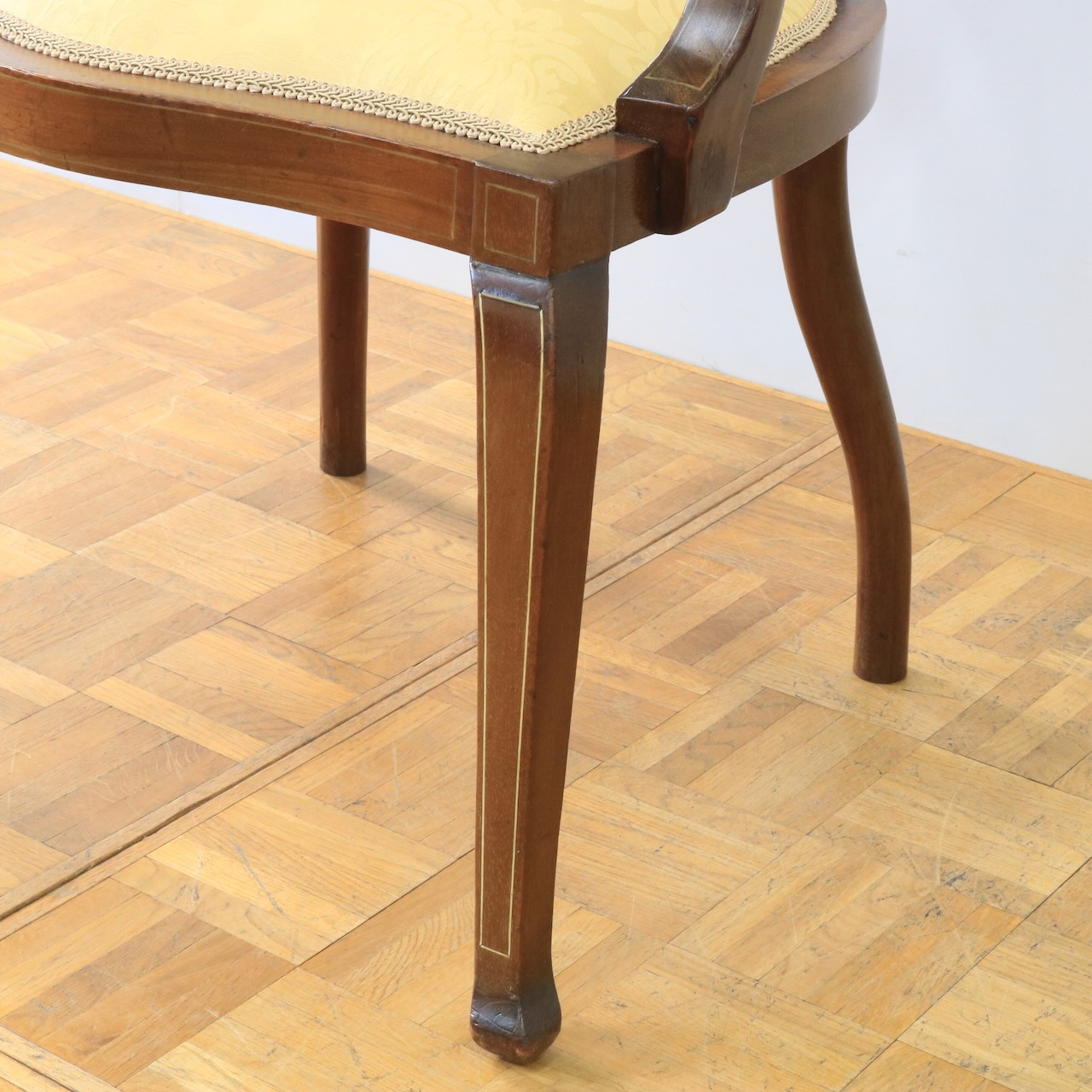 アームチェアー