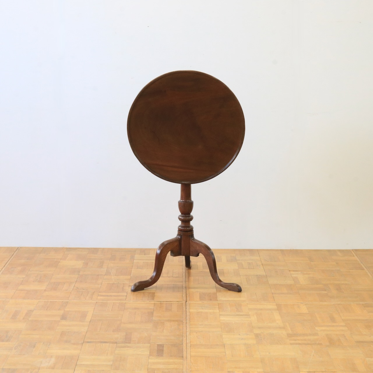 ティルトトップテーブル