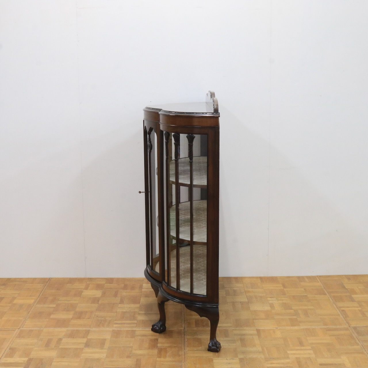 グラスキャビネット