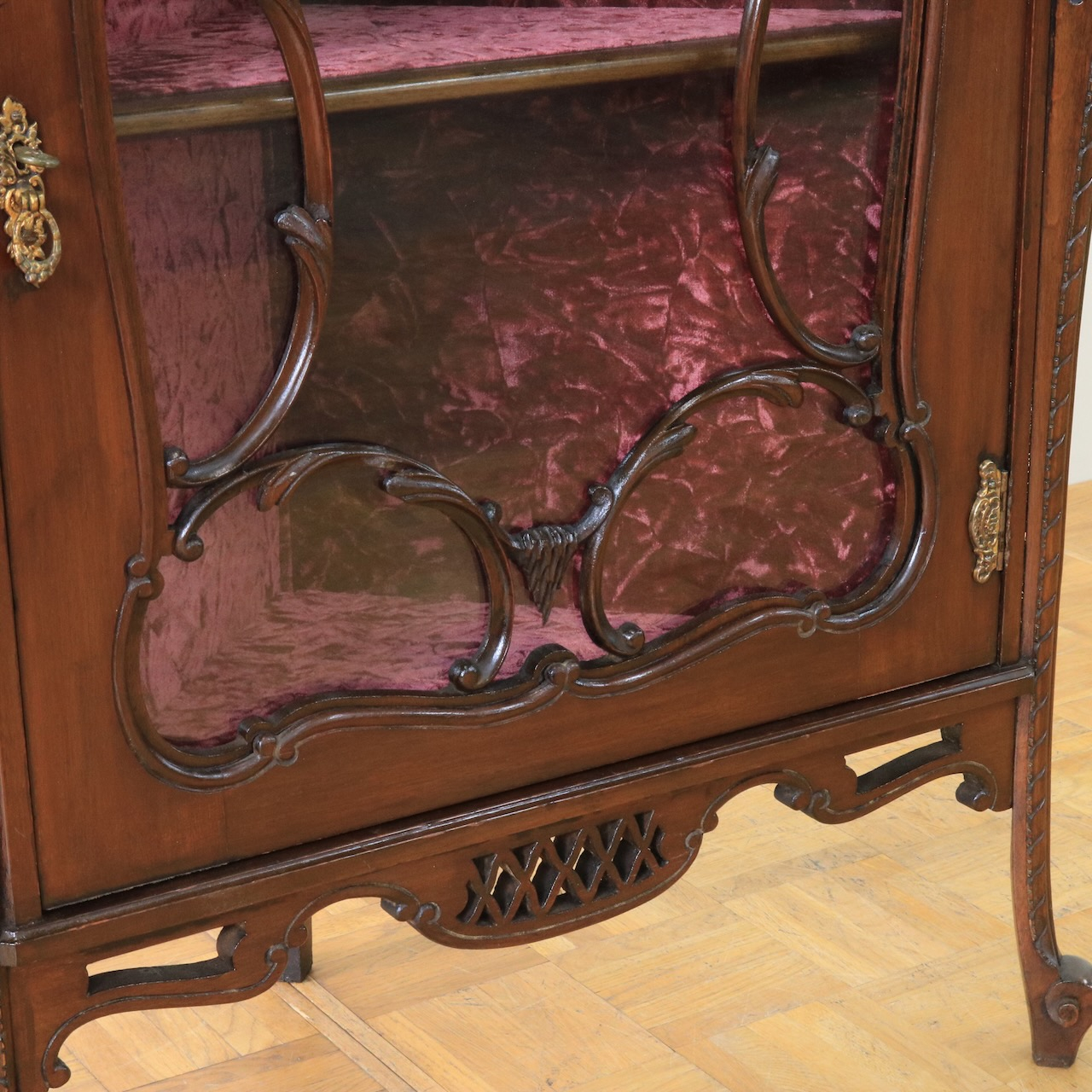 コーナーキャビネット