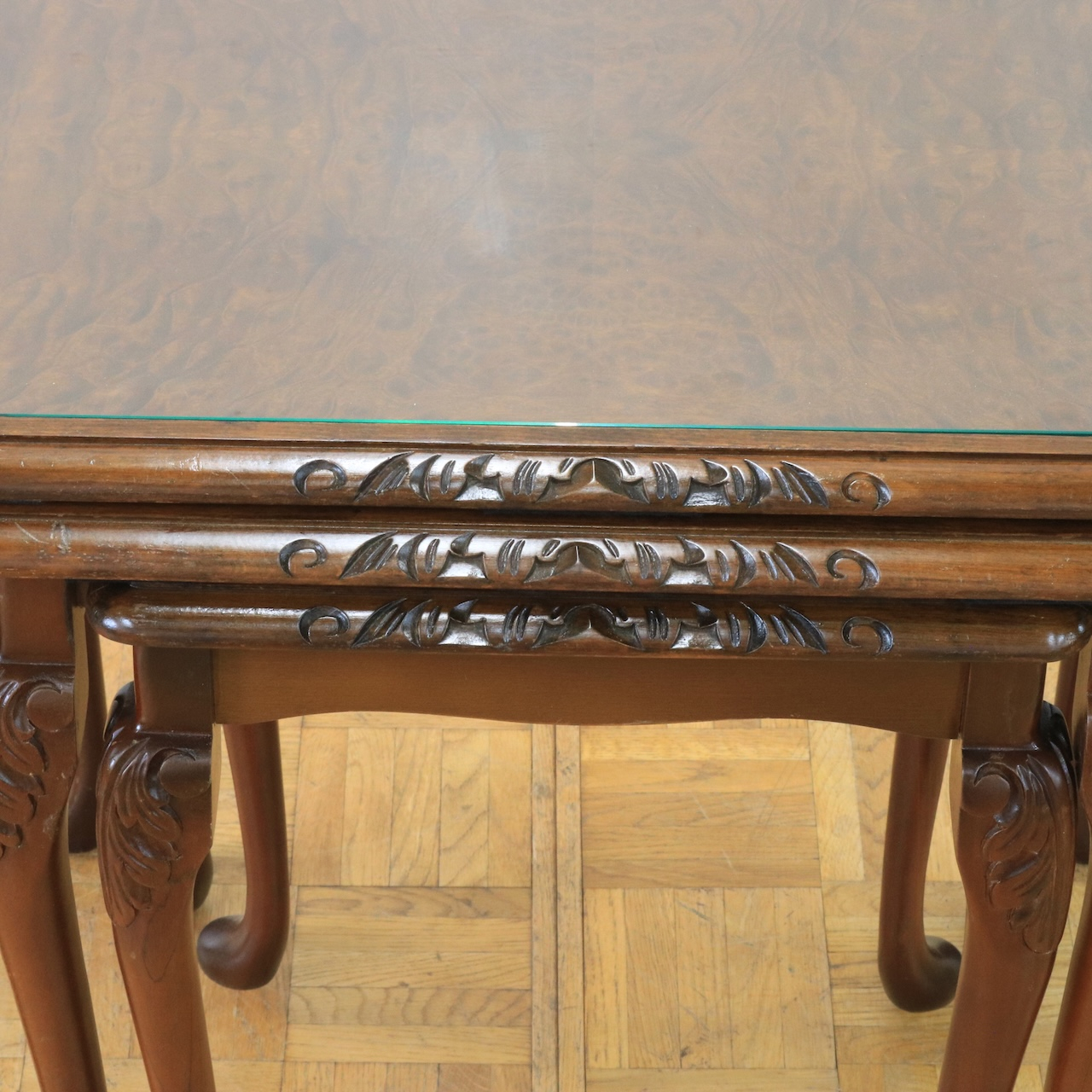 ネストテーブル