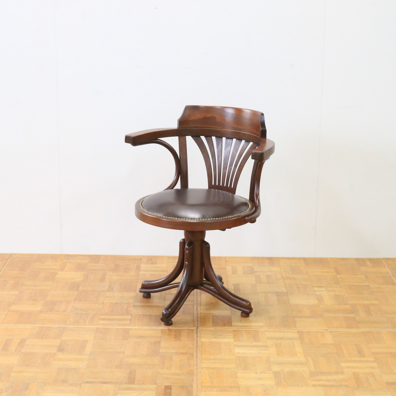  ベントウッドチェアー