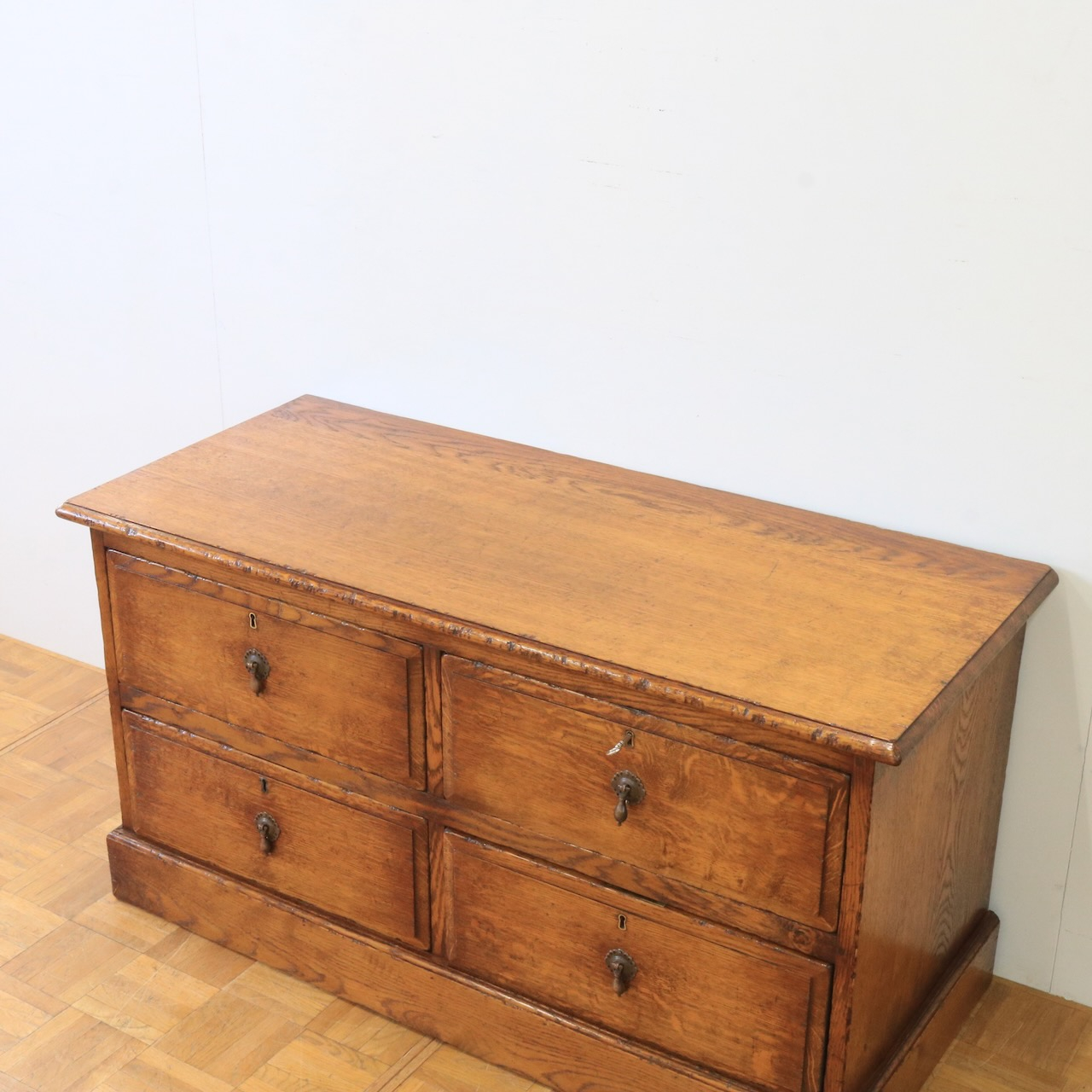 チェストオブドロワーズ