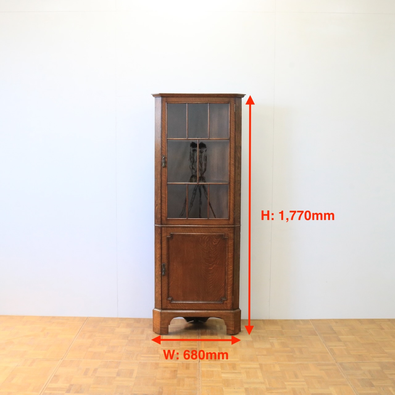 コーナーキャビネット