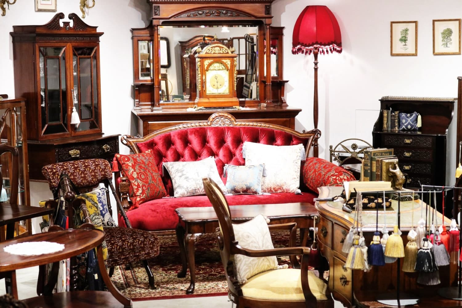 オーバーチュア店店内画像