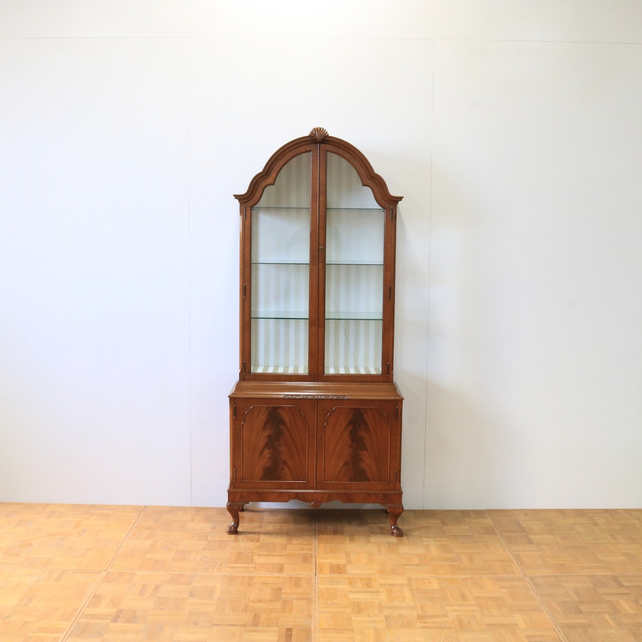 グラスキャビネット