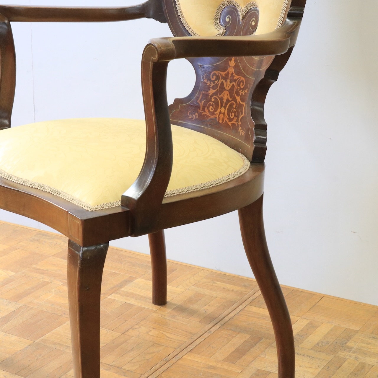 アームチェアー