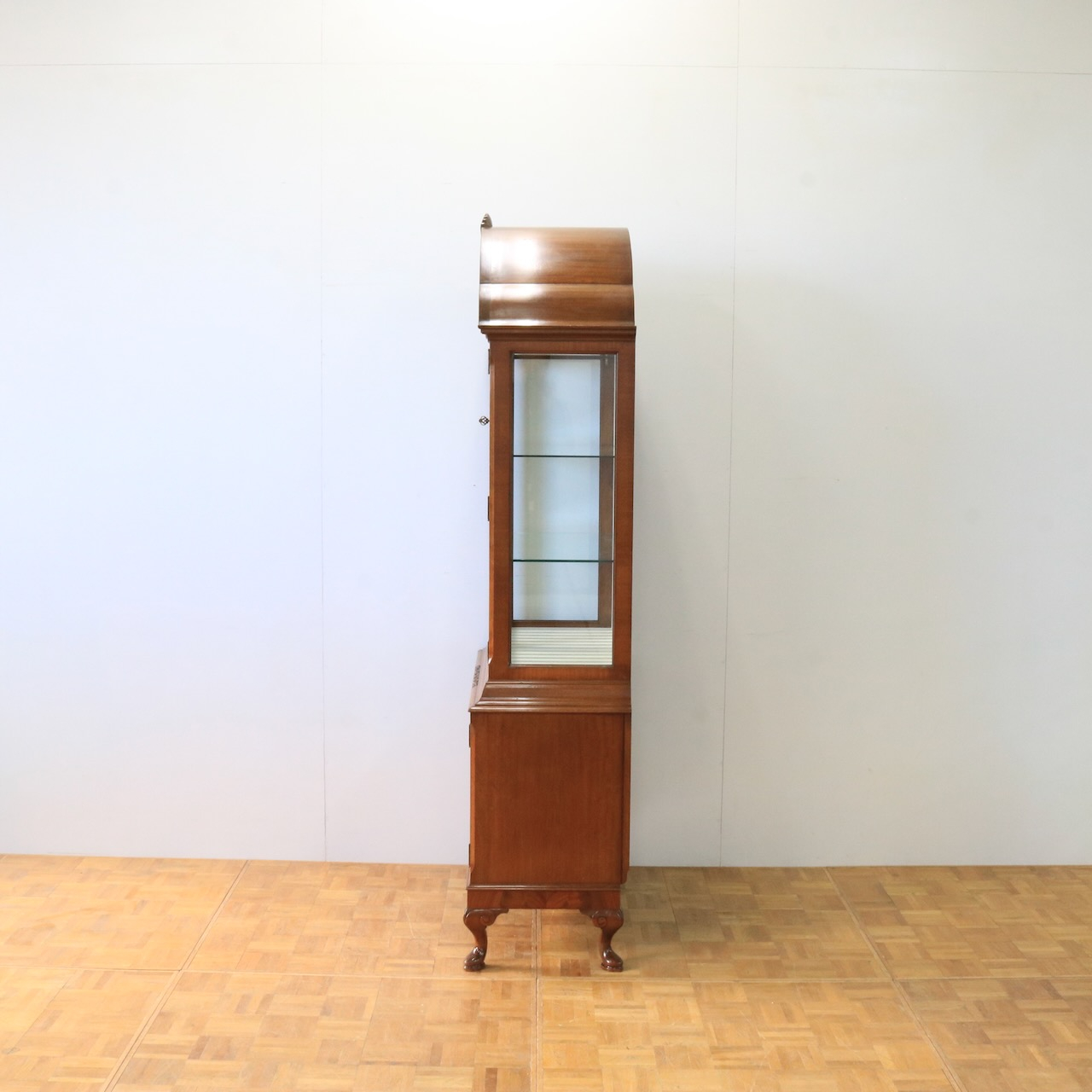 グラスキャビネット