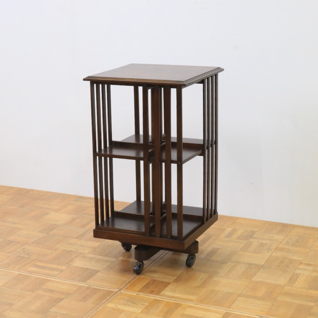 リボルビングブックケース