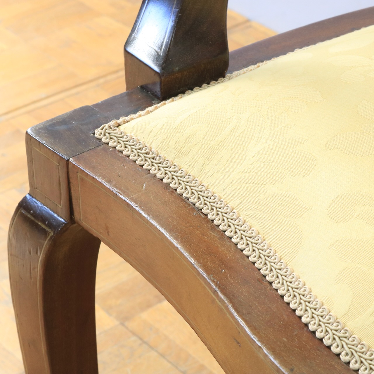 アームチェアー