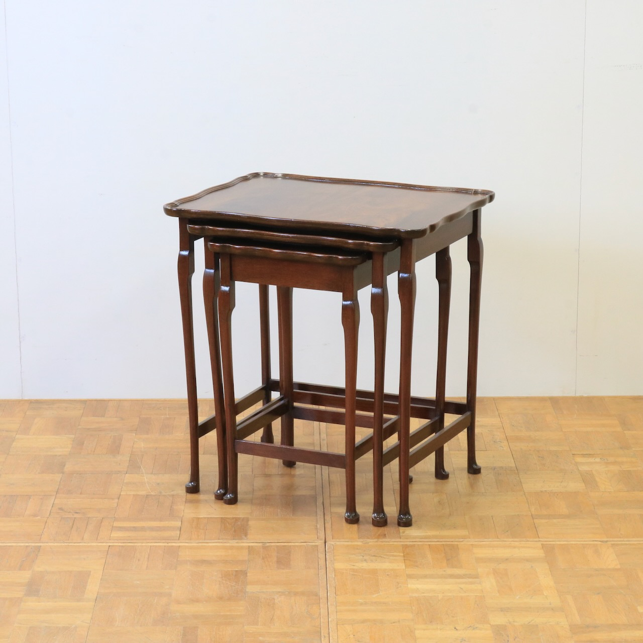 ネストテーブル