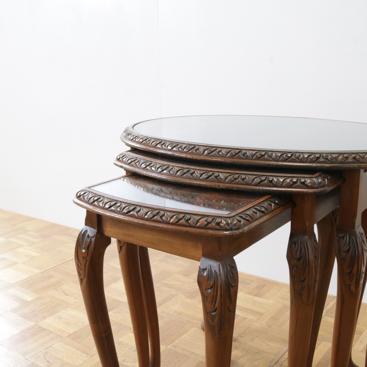 ネストテーブル