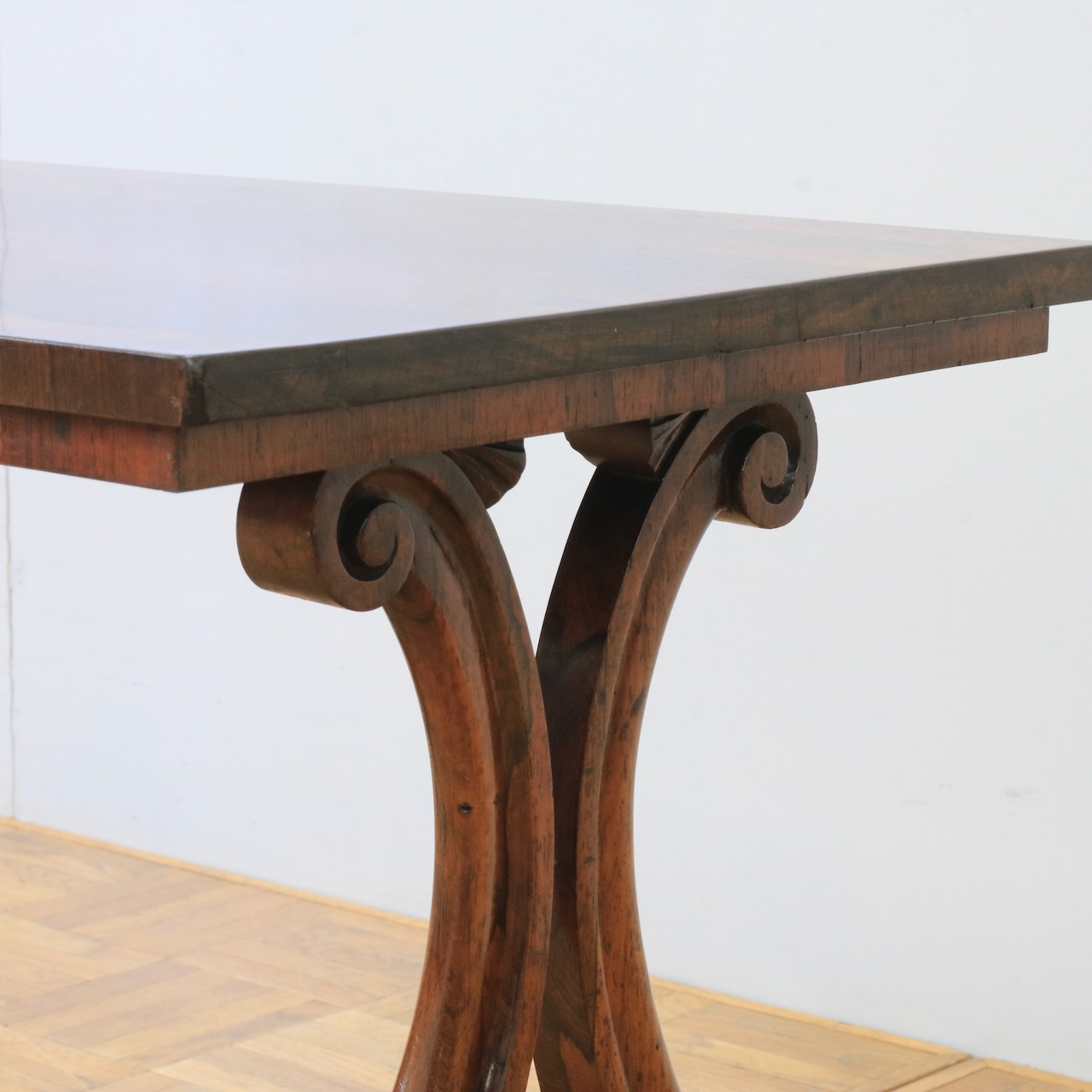 コーヒーテーブル