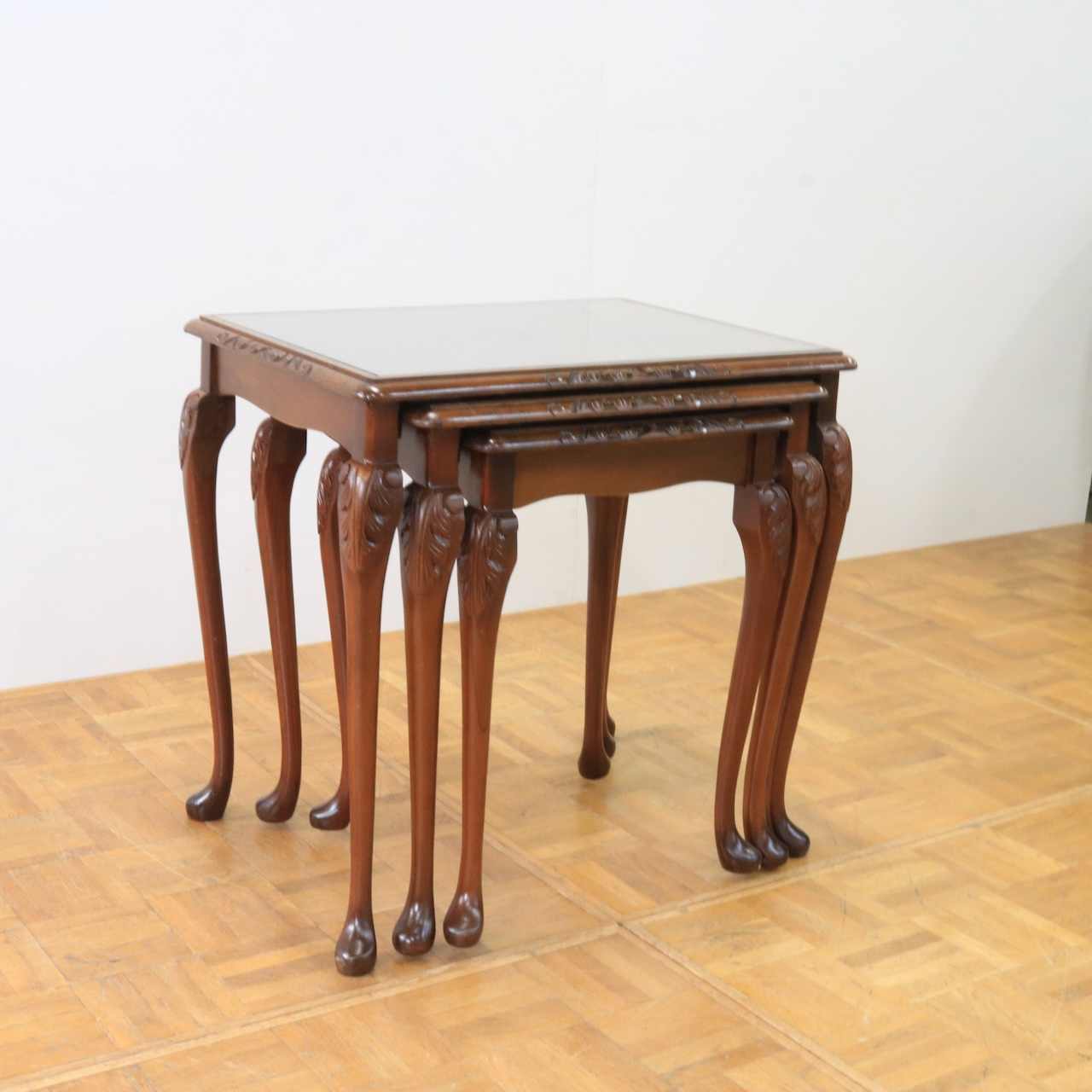 ネストテーブル