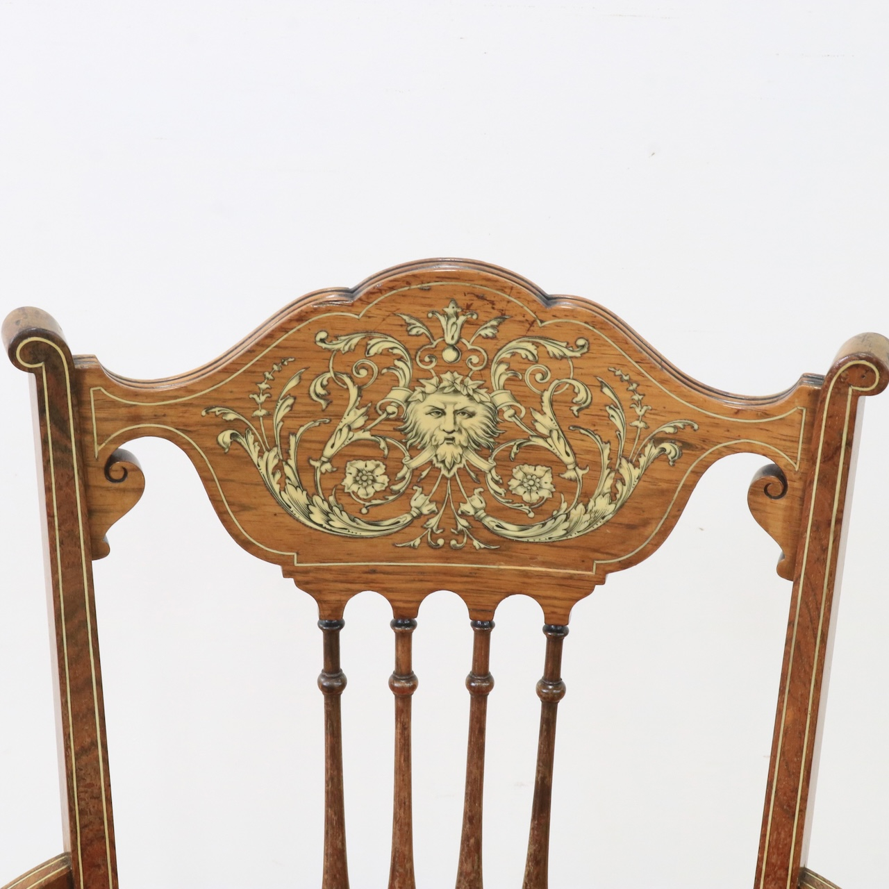 アームチェアー