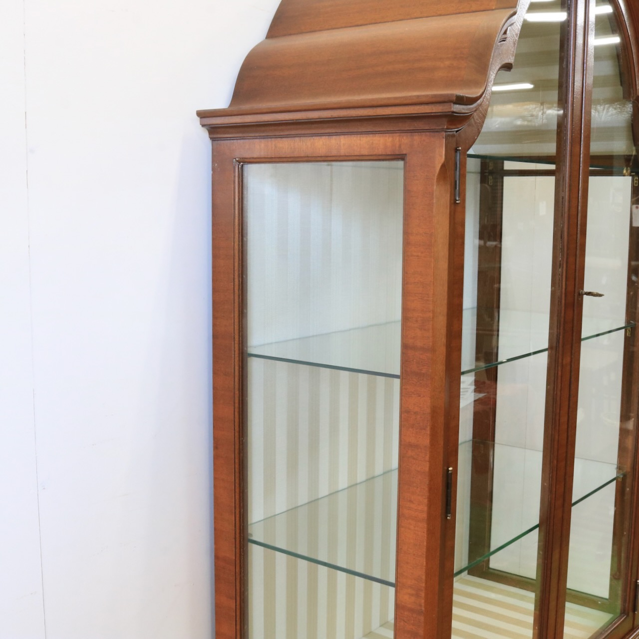 グラスキャビネット