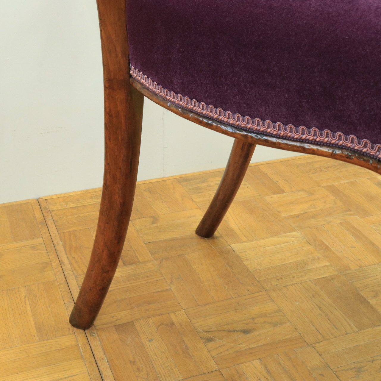 バルーンバックチェアー