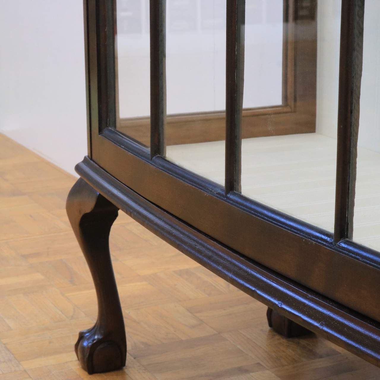 グラスキャビネット