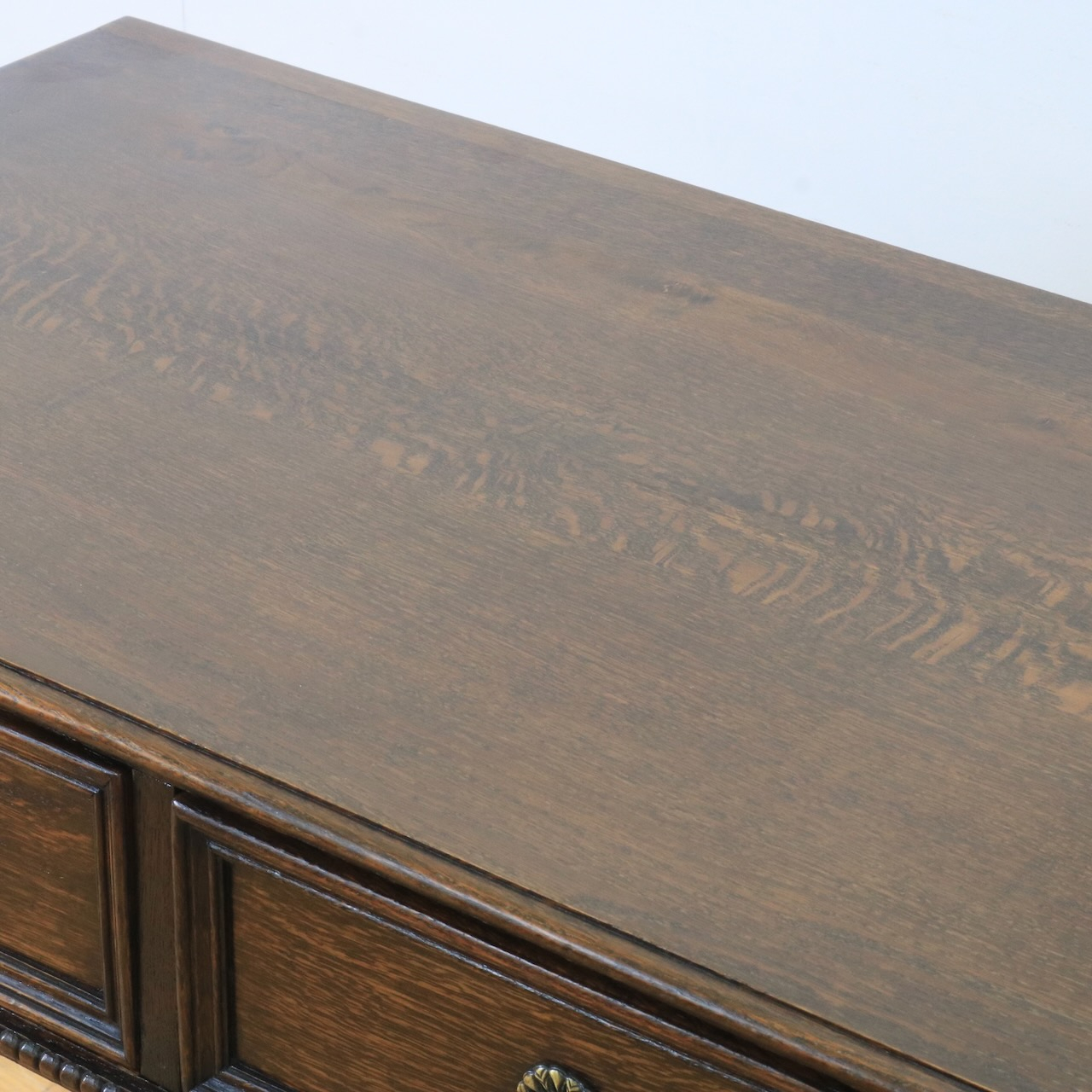 ライティングテーブル