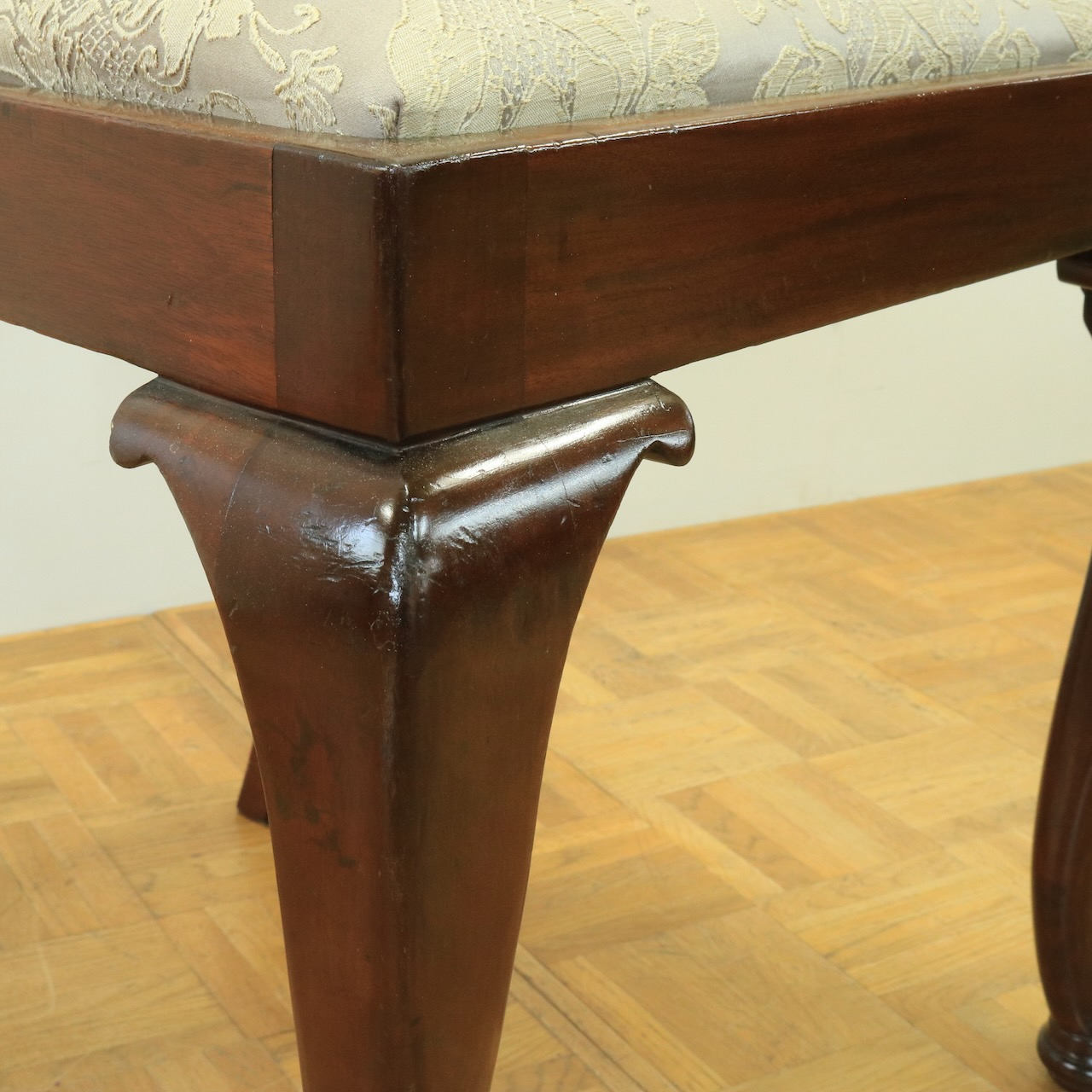 クイーンアンチェアー