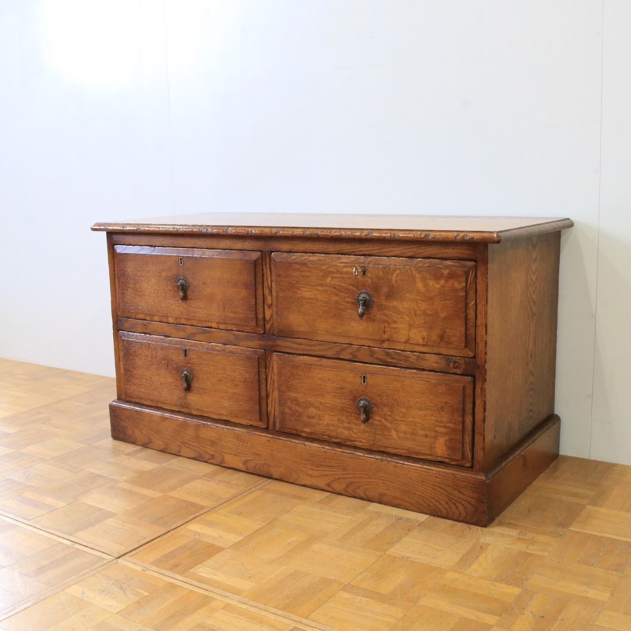 チェストオブドロワーズ