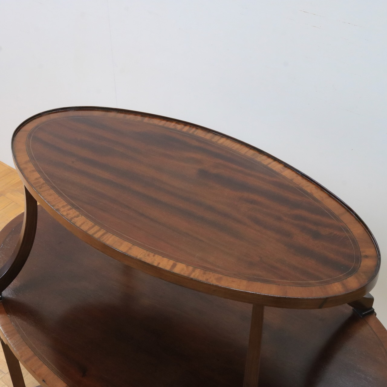 ダムウェイターテーブル