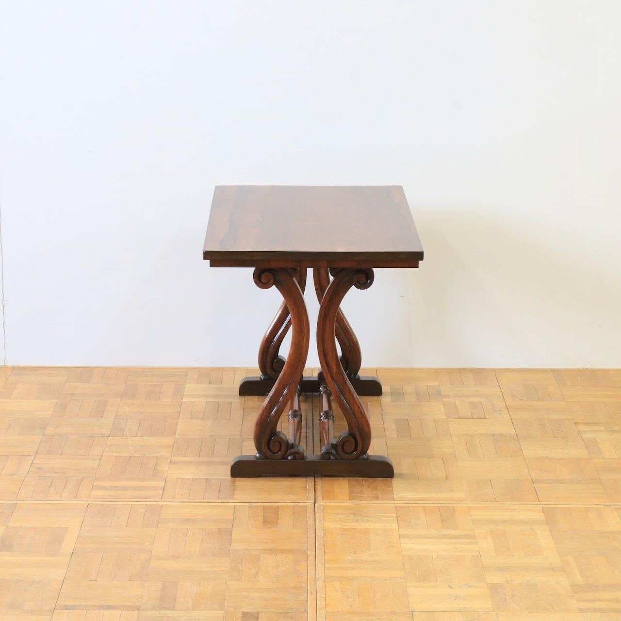 コーヒーテーブル