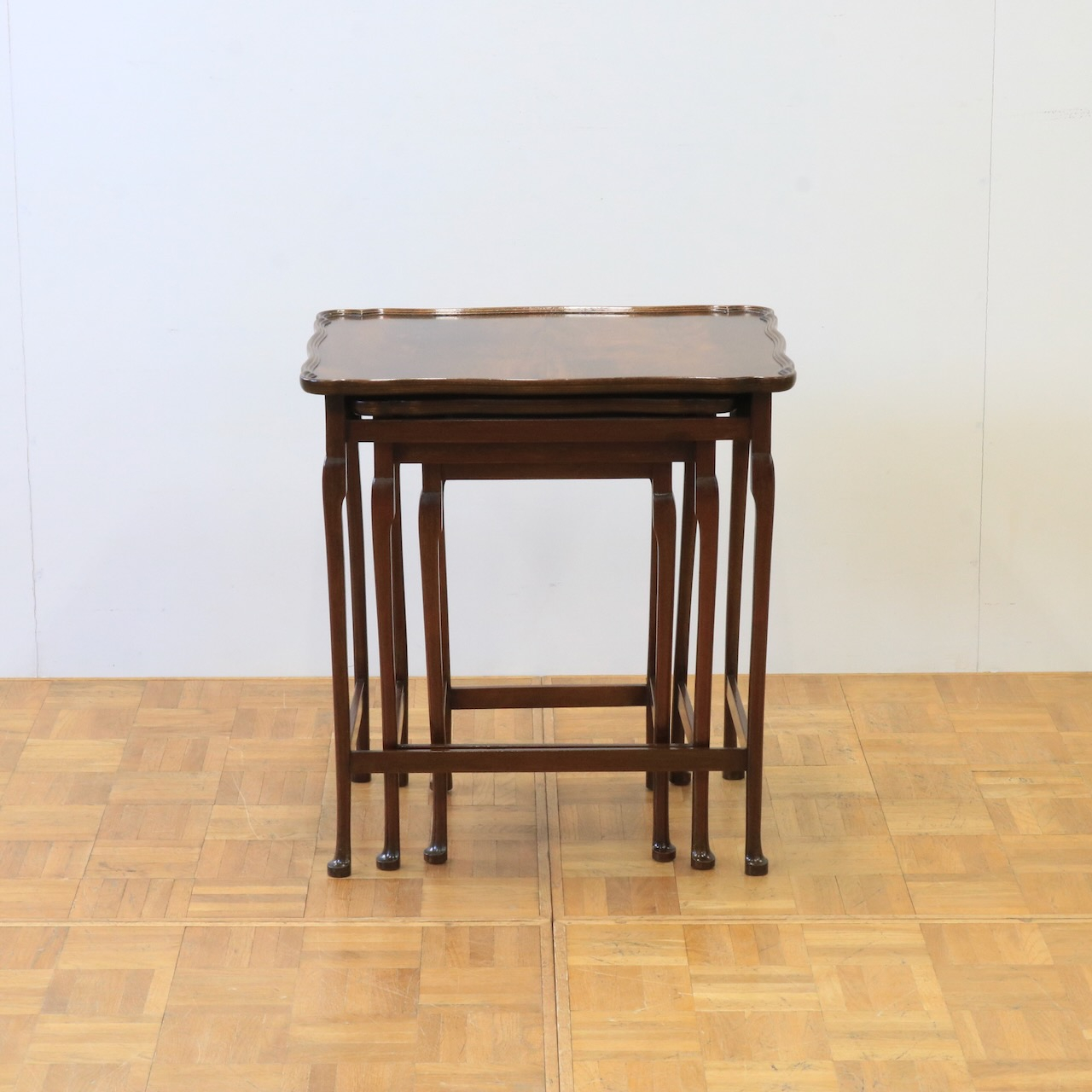 ネストテーブル