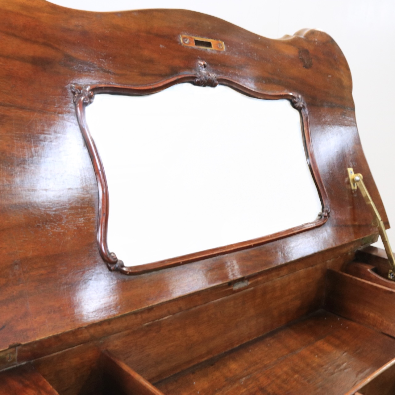 ドレッシングテーブル