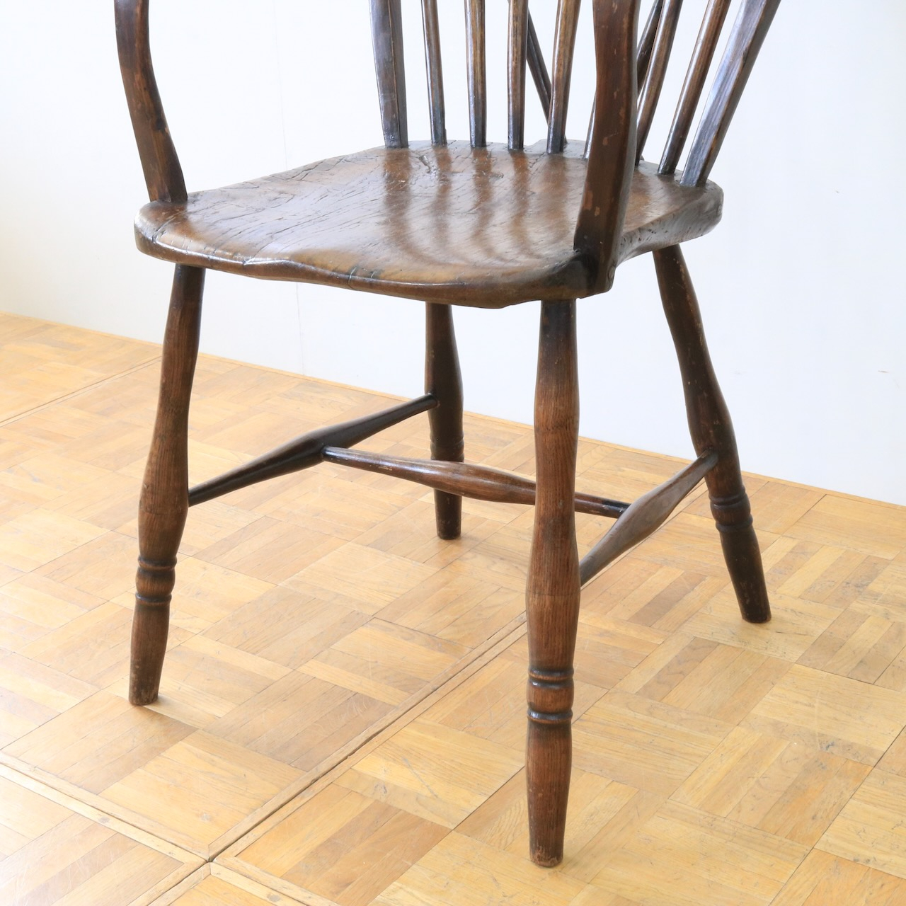 アームチェアー