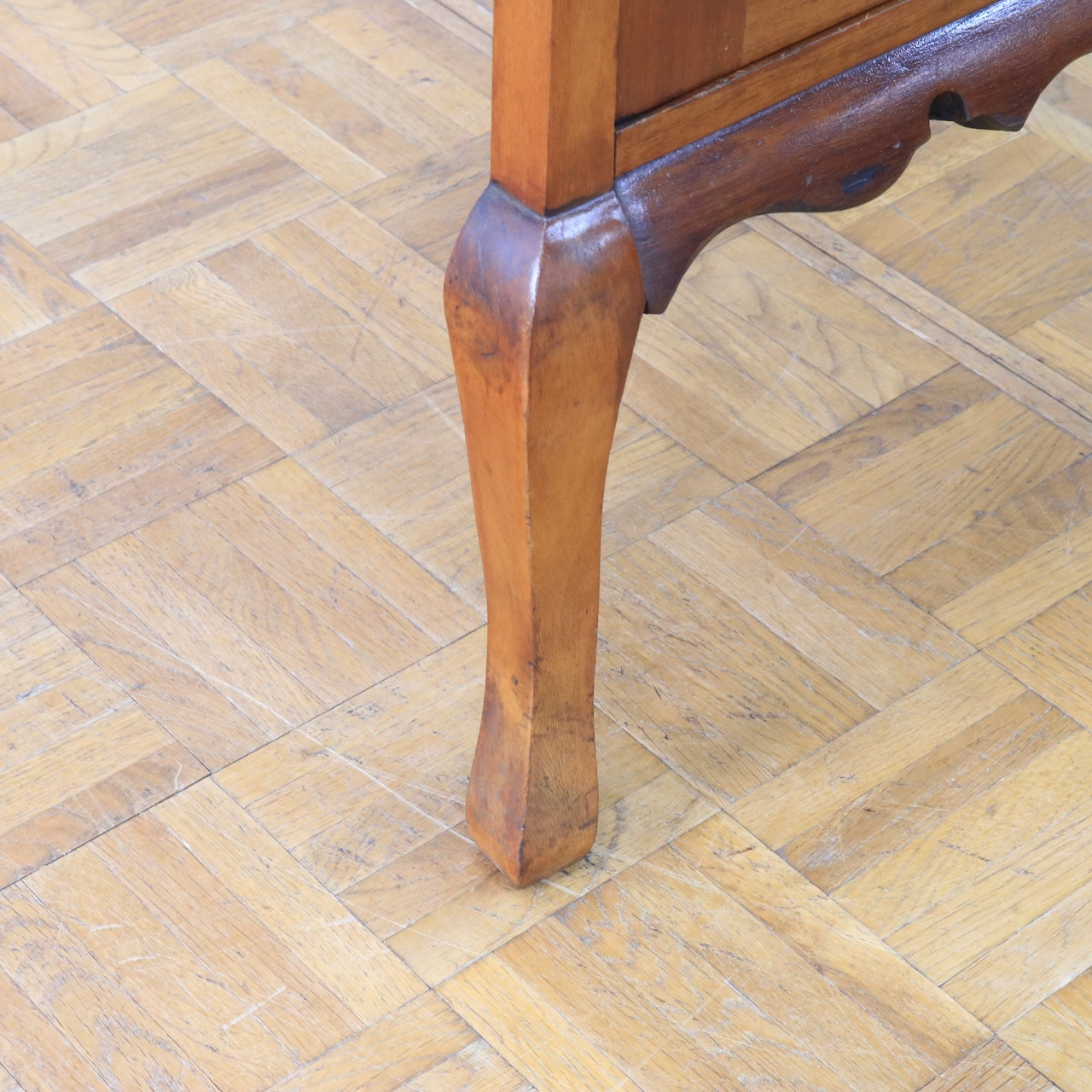 コーナーキャビネット