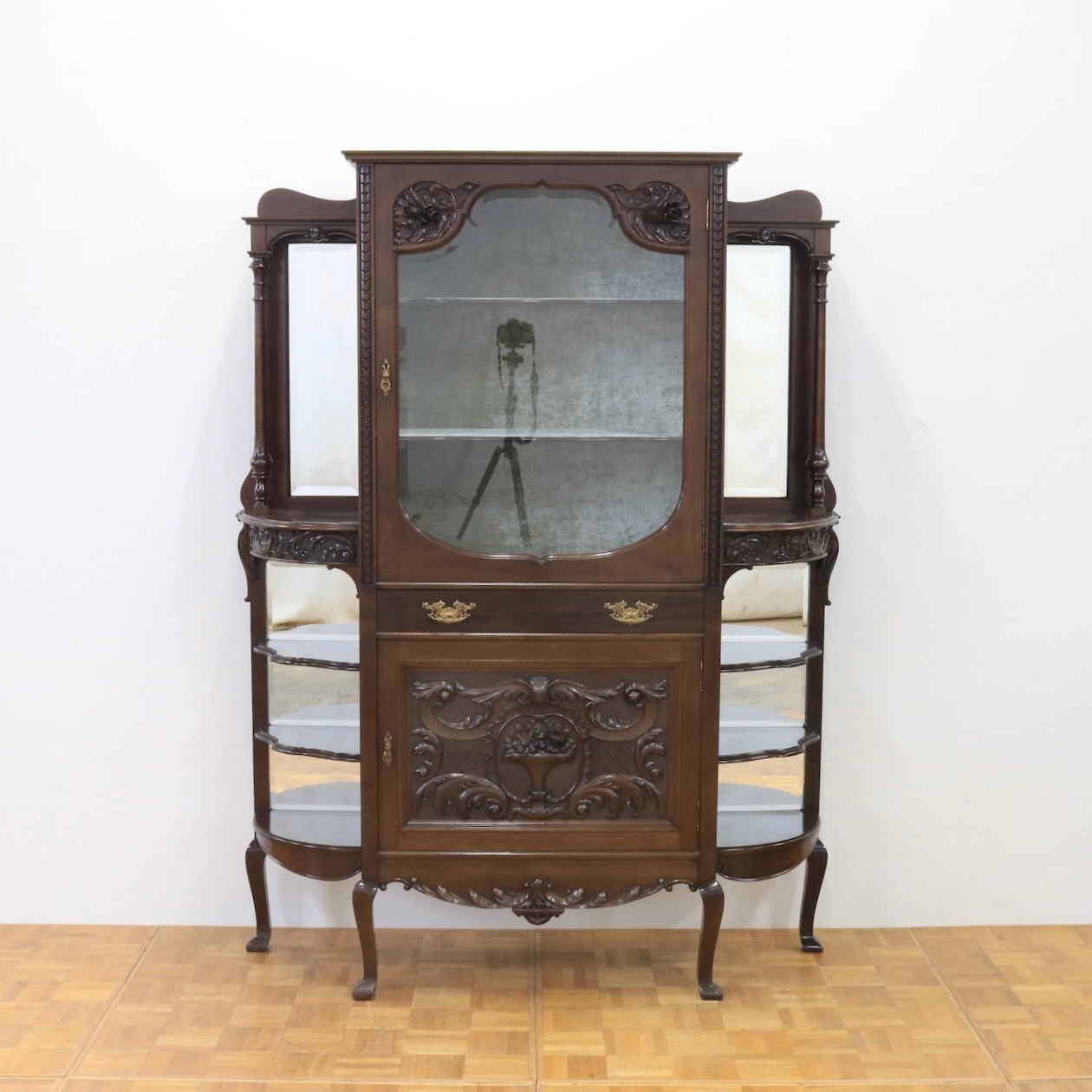 パーラーキャビネット