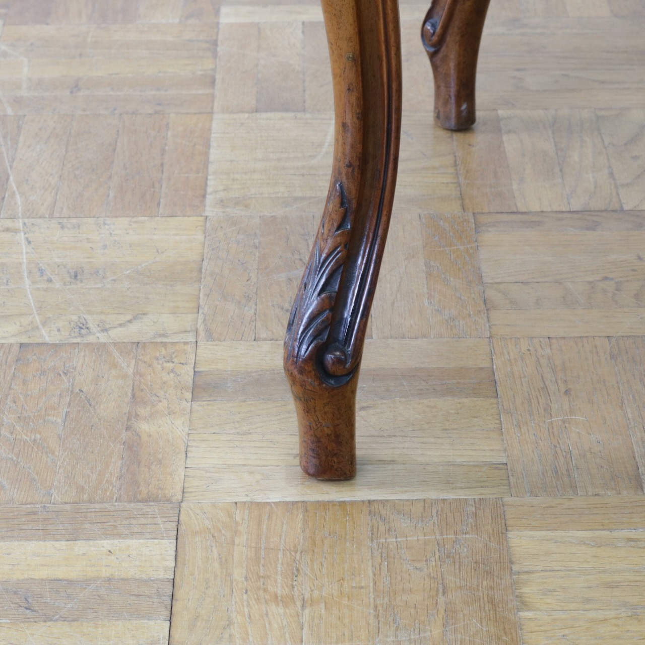 フレンチチェアー