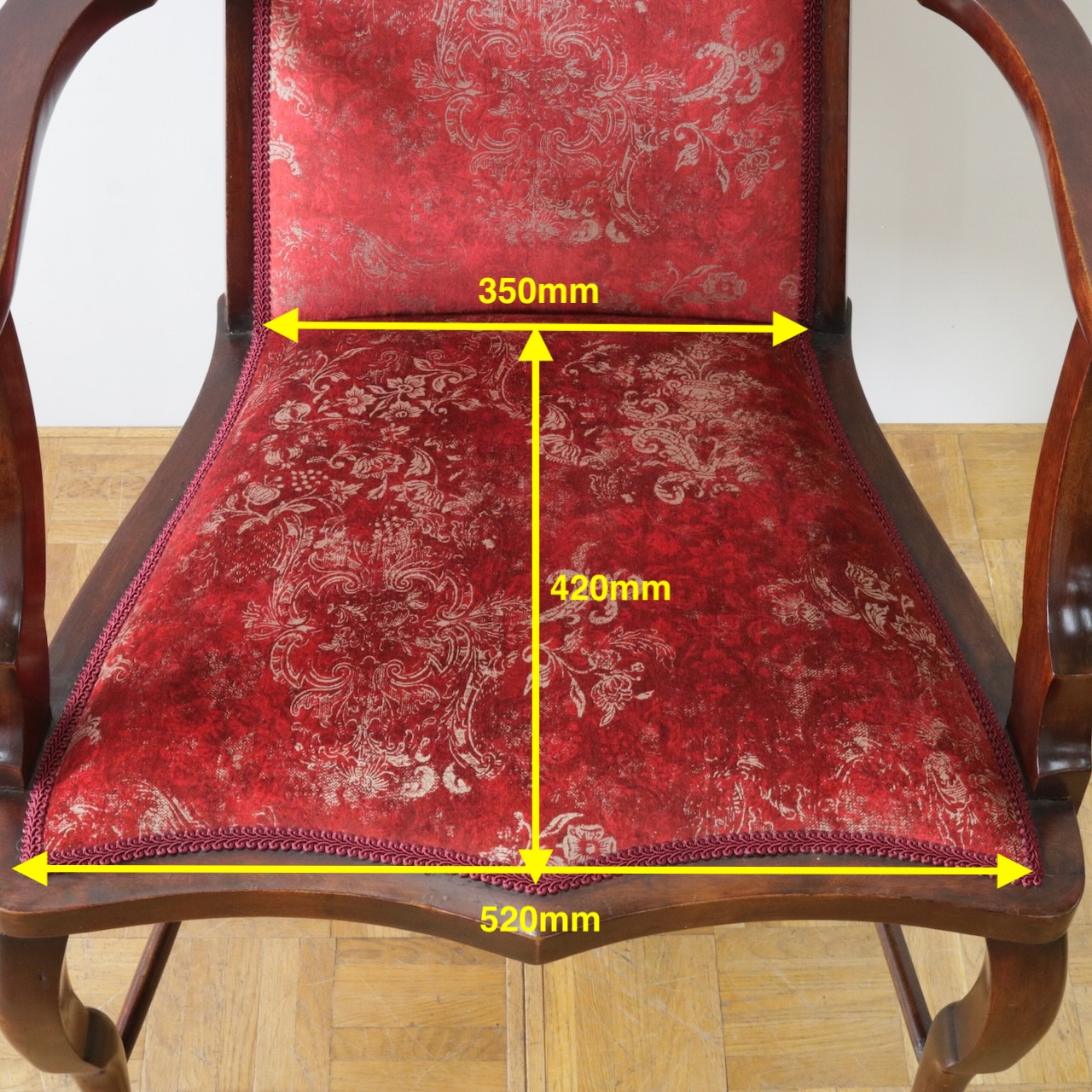 アームチェアー