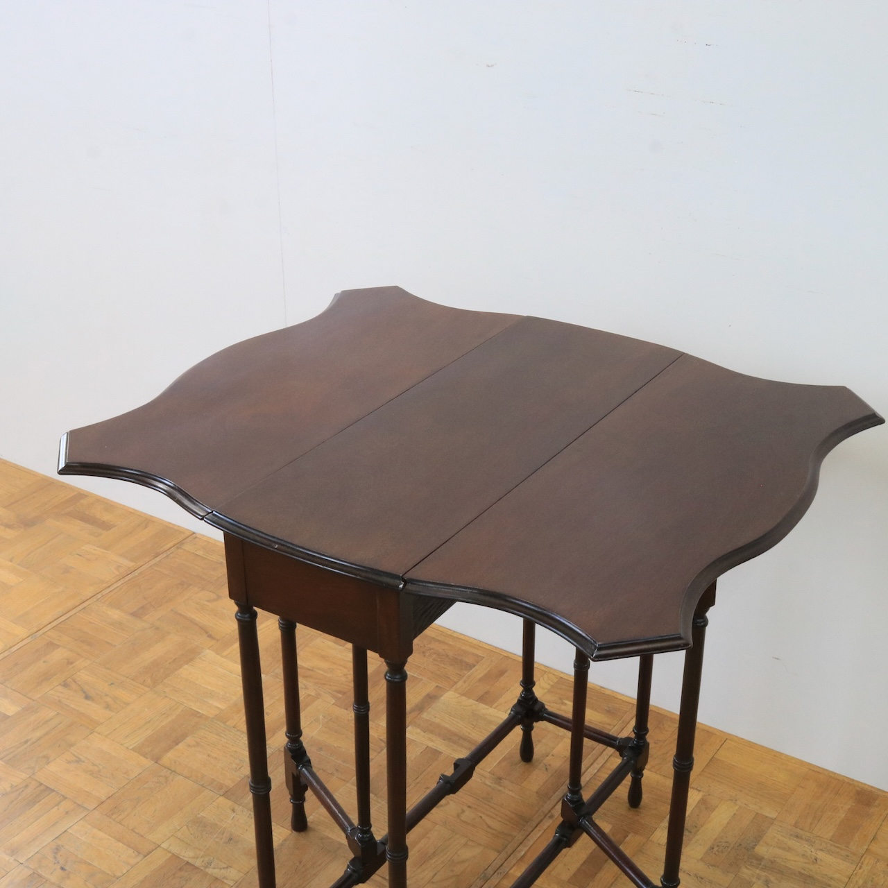 ゲートレッグテーブル