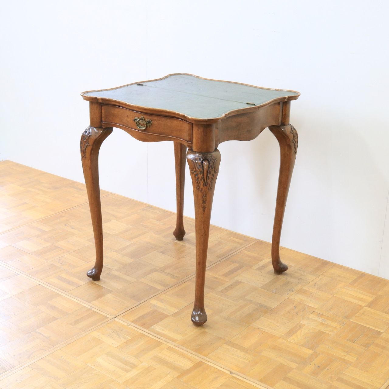 ドレッシングテーブル