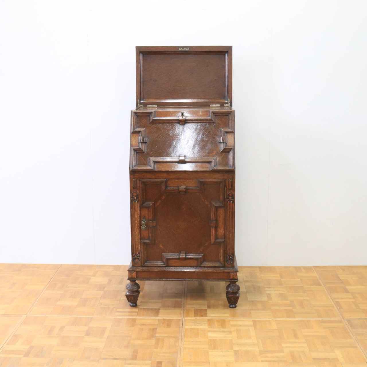 カクテルキャビネット