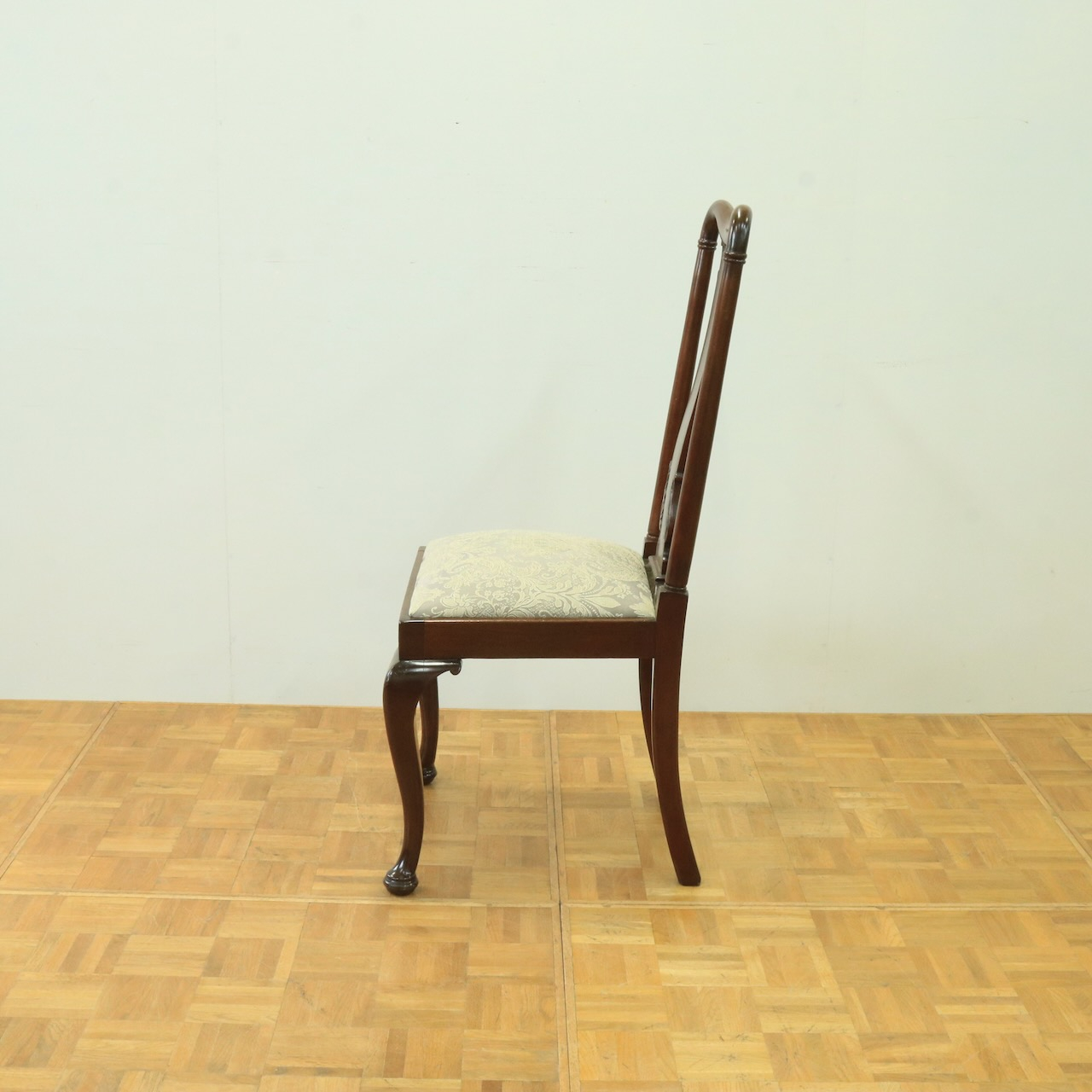 クイーンアンチェアー