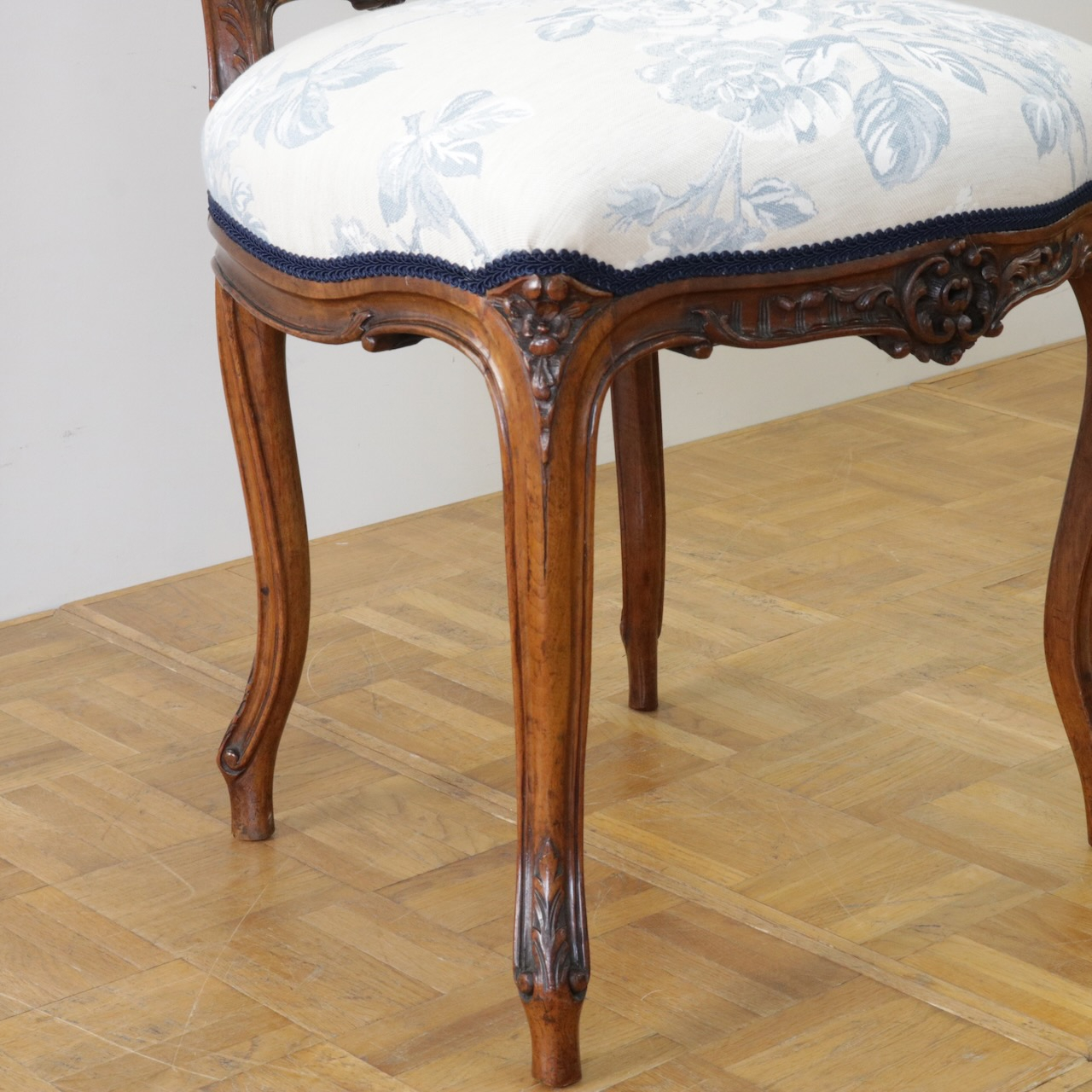 フレンチチェアー