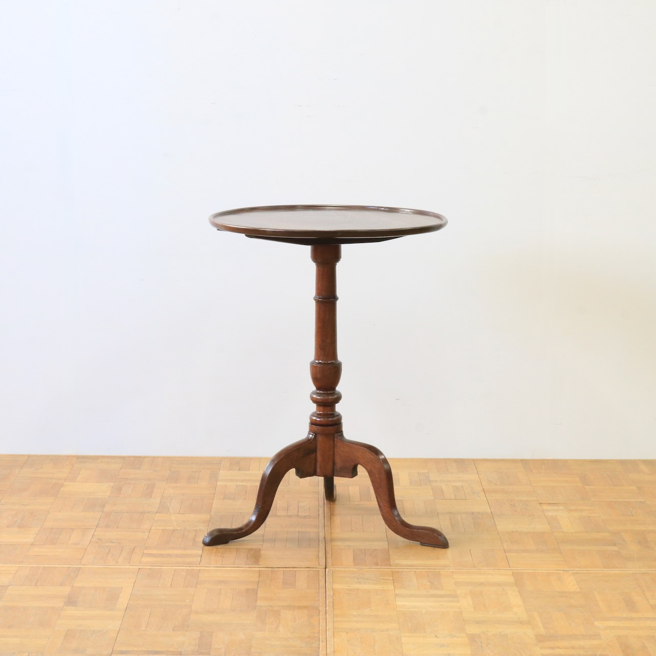 ティルトトップテーブル