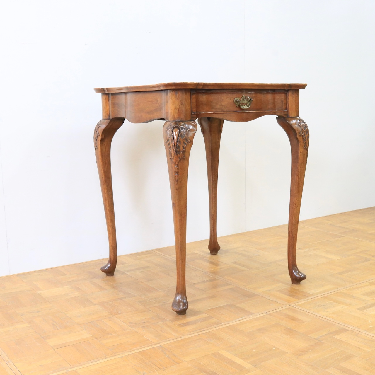 ドレッシングテーブル