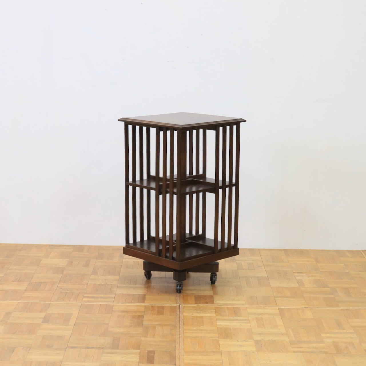 リボルビングブックケース