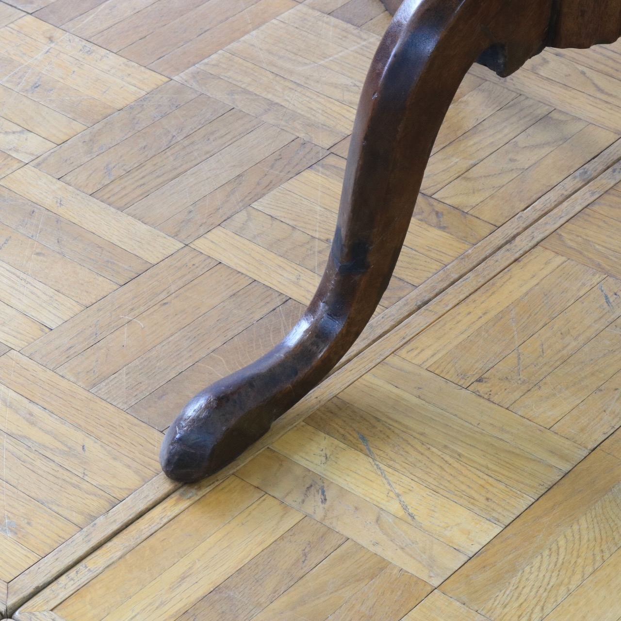 ティルトトップテーブル